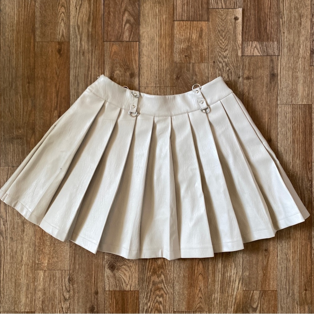 Forever 21 Vegan Faux Leather Pleated Zip Up D-Ring Mini Skirt Beige Ivory Small